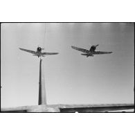 Chasseurs Curtiss H-75 Hawk (ou P-36) de l'école de l'Air de Marrakech lors d'un vol d'instruction en formation.