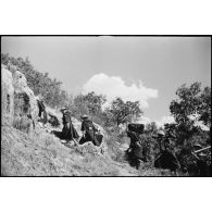 Progression d'une section de mortiers du 11e tabor du 4e GTM (groupe de tabors marocains) lors d'une manoeuvre du CEF (corps expéditionnaire français).