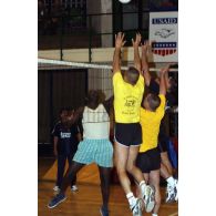 Tournoi de volley-ball à la BMN-N de Mitrovica et remise des trophées aux vainqueurs.