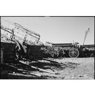 Stock de charettes françaises misent à la réforme à la chaine de montage de matériel de Casablanca.