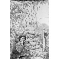 Portrait d'un opérateur de transmissions des canonniers marins.