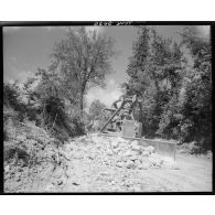 Deblaiement de la route.