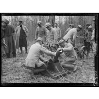 Mérard (Oise). Mise en batterie d'un 58 T. [légende d'origine]