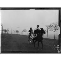 Pas-de-Calais. Officier de spahis marocains, ancienne tenue. [légende d'origine]