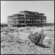 Vue du chantier et des bâtiments de l'état-major de l'armée de Terre de Ben Aknoun.
