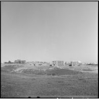 Vue du chantier et des bâtiments de l'état-major de l'armée de Terre de Ben Aknoun.