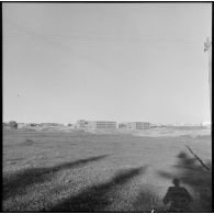 Vue du chantier et des bâtiments de l'état-major de l'armée de Terre de Ben Aknoun.
