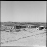 Vue du chantier et des bâtiments de l'état-major de l'armée de Terre de Ben Aknoun.
