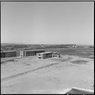 Vue du chantier et des bâtiments de l'état-major de l'armée de Terre de Ben Aknoun.