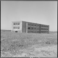 Vue du chantier et des bâtiments de l'état-major de l'armée de Terre de Ben Aknoun.