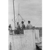 Sur le toit d'une maison côtière, un émetteur allemand a été installé.