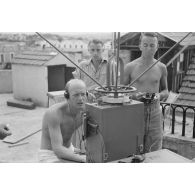 Sur le toit d'une maison côtière, un émetteur allemand a été installé.