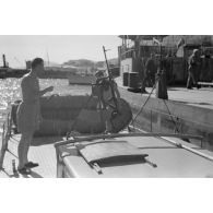 En Crète, dans la baie du la Sude (Souda Bay), à bord du navire de la Luftwaffe Fl.B.405