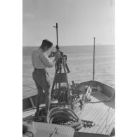 En Crète, dans la baie du la Sude (Souda Bay), à bord du navire de la Luftwaffe Fl.B.405