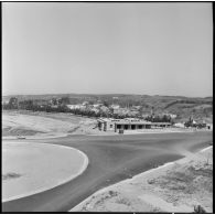 Vue du chantier et des bâtiments de l'état-major de l'armée de Terre de Ben Aknoun.
