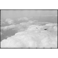Parti du terrain d'aviation de Valence, un vol d'entraînement de jeunes pilotes aux commandes de planeurs du IIIe groupe du Luftlandegeschwader 1.