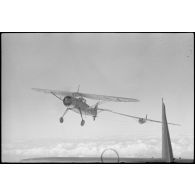 Parti du terrain d'aviation de Valence, un vol d'entraînement de jeunes pilotes aux commandes de planeurs du IIIe groupe du Luftlandegeschwader 1.