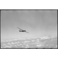 Parti du terrain d'aviation de Valence, un vol d'entraînement de jeunes pilotes aux commandes de planeurs du IIIe groupe du Luftlandegeschwader 1.