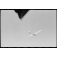 Parti du terrain d'aviation de Valence, un vol d'entraînement de jeunes pilotes aux commandes de planeurs du IIIe groupe du Luftlandegeschwader 1.