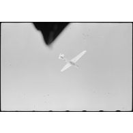 Parti du terrain d'aviation de Valence, un vol d'entraînement de jeunes pilotes aux commandes de planeurs du IIIe groupe du Luftlandegeschwader 1.