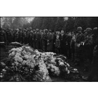 A Bonn, la fin de la cérémonie des obsèques du lieutenant-colonel Walter Koch.