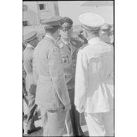 Arrivée du Generalleutnant Martin Fiebig sur le terrain de Maritsa (Rhodes), accueil par l'amiral italien Inigo Campioni.