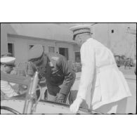 Le général (Generalleutnant) Martin Fiebig, commandant du X.Fliegerkorps et l'amiral italien Inigo Campioni.