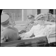 Le général (Generalleutnant) Martin Fiebig, commandant du X.Fliegerkorps et l'amiral italien Inigo Campioni.