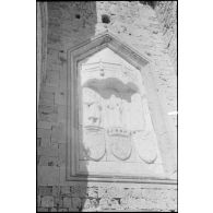 Le bas-relief de la porte Saint-Catherine à Rhodes.