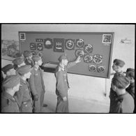 Instruction sur les instruments de bords d'un bombardiers Junkers Ju-88 au sein du II./LG1 (Lehrgeschwader 1).