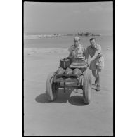 Des mécaniciens s'apprêtent à recharger les canons d'un Arado Ar-196 du Seeaufklärungsgruppe 126.