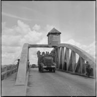 Transport de troupes au cours de l'opération Tourbillon 2.