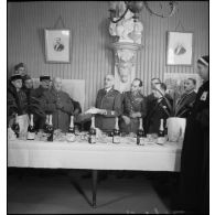 Discours d'un officier de la 55e DI en présence du général Lafontaine lors d'un cocktail de fin d'année.