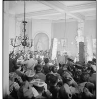 Plan général d'un cocktail de fin d'année de la 55e DI en présence du général Lafontaine.