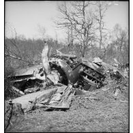 Plan général d'un des moteurs de la carcasse de l'avion de reconnaissance allemand abattu.