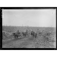 Guillemont (Somme). La route de Guillemont à Longueval. [légende d'origine]