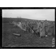 Le Hamel (Somme). Camp 60. Canon pneumatique à pompe. [légende d'origine]