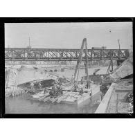 Soissons (Aisne). Le déblaiement de l'Aisne. [légende d'origine]