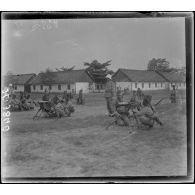 Douala. Camp de la 3e compagnie de tirailleurs. Exercices. [légende d'origine]