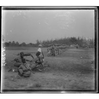Douala. Camp de la 3e compagnie de tirailleurs. Exercices. [légende d'origine]