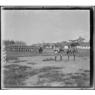 Douala. Camp de la 3e compagnie de tirailleurs. Exercices. [légende d'origine]