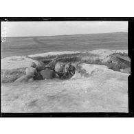 Serches (Aisne). Batterie de crapouillots américains. Le chargement. [légende d'origine]