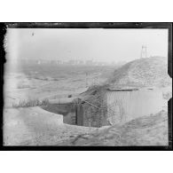 Knocke, Belgique. Vue d'une batterie de 4 pièces de marine installée par les allemands. [légende d'origine]