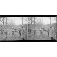 Dans les Bois Bourrus. Nos artilleurs. 20-3-16. [légende d'origine]