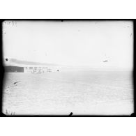 30 Juillet 1915. Bourget. Le Parc partie Orient, au fond les hangars de la RGA. [légende d'origine]