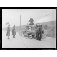 (Près Nixéville) (Meuse). Accident d'une voiture de l'ambulance américane. 11-9-16. [légende d'origine]