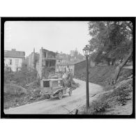 Dans un faubourg de Verdun. Ambulance américaine. 11-9-16. [légende d'origine]