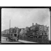 Verdun. (Meuse). Voiture de l'ambulance américaine. [légende d'origine]