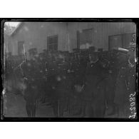 Salonique. 12 octobre 1916. Monsieur Vénizélos passe en revue les gendarmes crétois. [légende d'origine]