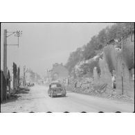 Dans les ruines de Rethel.